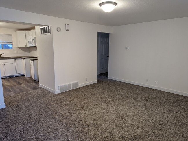 Photo - 2 bed 1 bath apartment Unit 1