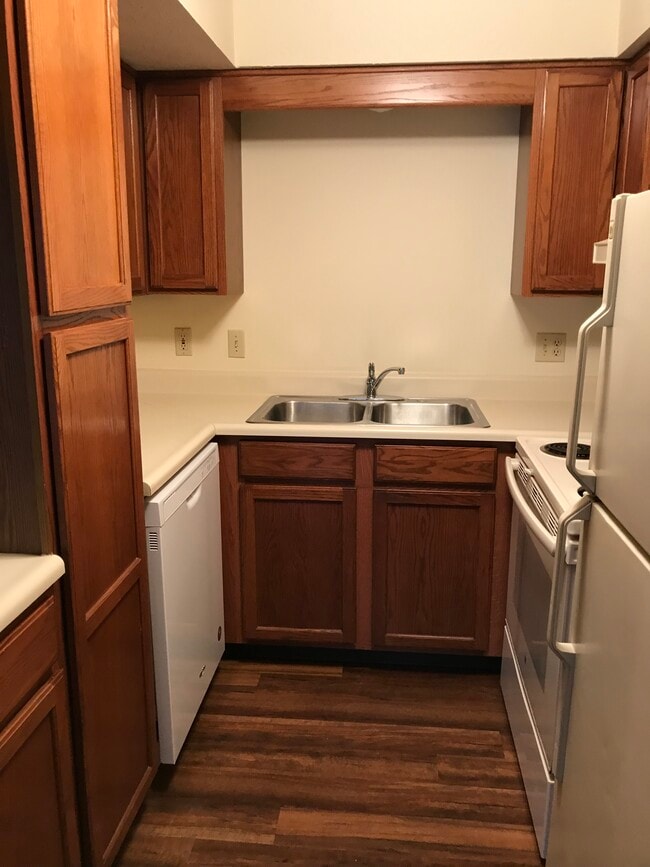 Building Photo - 206 Park Dr Unit 206 Park Dr. Rental