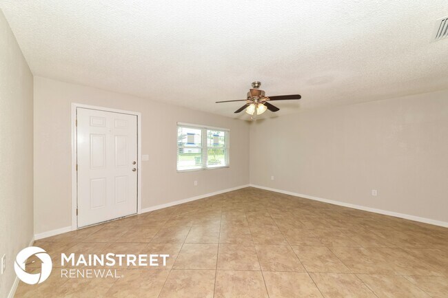 Photo - 893 Riviera Ln NW