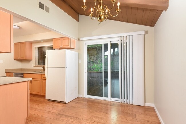 Photo - 2092-2094 Donald Dr Unit 2092