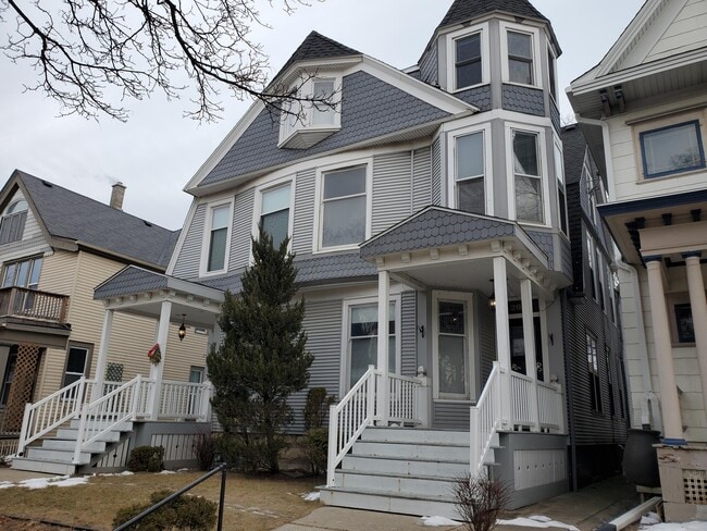 Building Photo - 2054 N Cambridge Ave