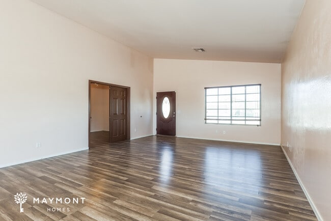 Photo - 767 W Barrus Dr
