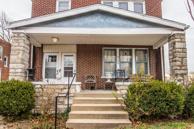 Building Photo - Loft like living in Carondelet. Ask about...
