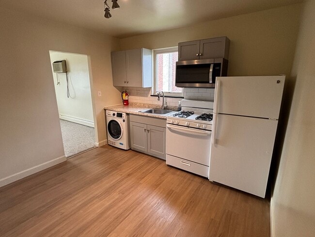 228 W 4th Ave Unit 06