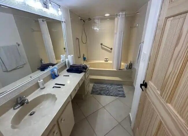 Photo - 600 Executive Center Dr Unit 1106