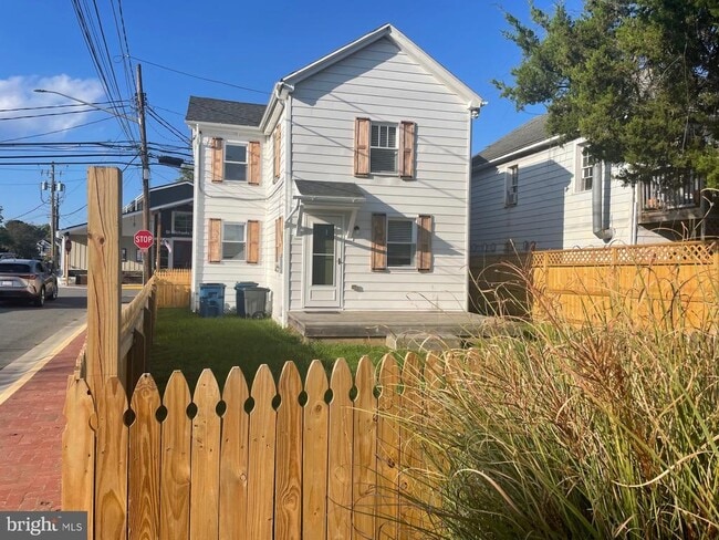 Photo - 108 Railroad Ave