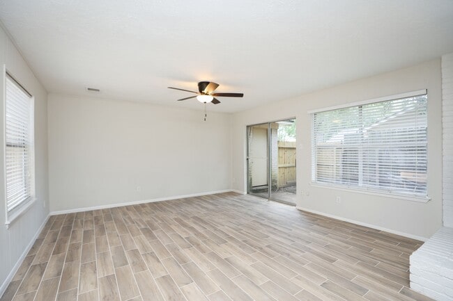 Photo - 22318 Fincastle Dr