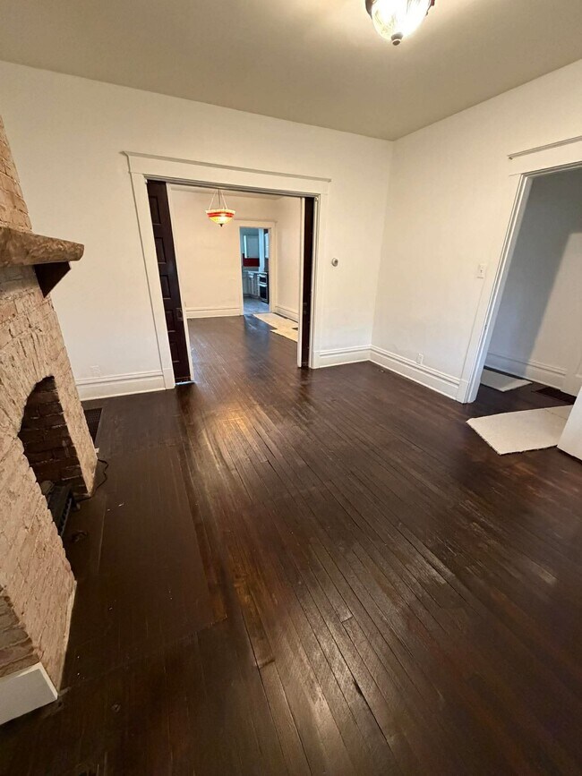 3339 Webster Ave