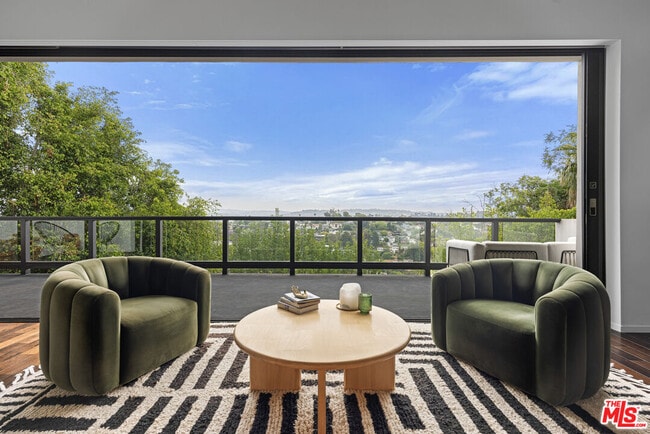 Building Photo - 2300 Ronda Vista Dr