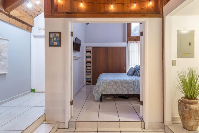 Photo - 497 N University Dr