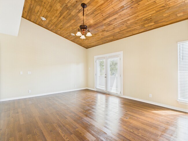 Photo - Regency Apartments