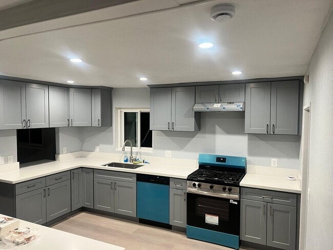 Photo - 12829 Doty Ave