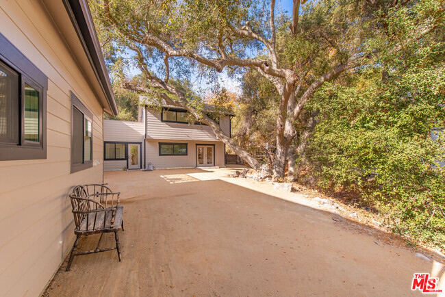 Building Photo - 1372 Old Topanga Canyon Rd Rental