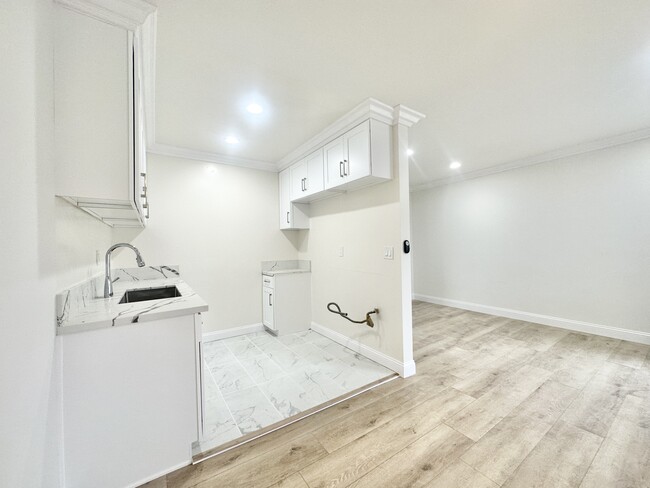Building Photo - 20445 Saticoy St Unit 1 Rental