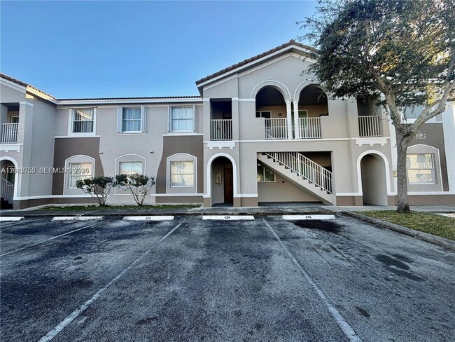 Building Photo - 1543 SE 25th St Unit 207
