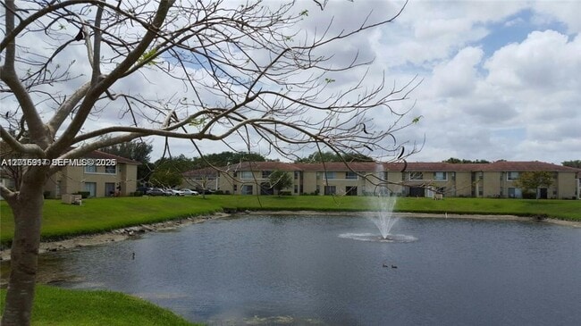 Photo - 895 Twin Lakes Dr Unit 1-F