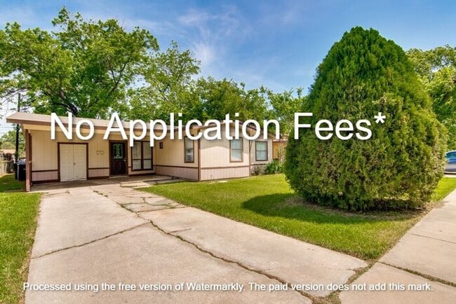 Building Photo - No Application Fees* Rental