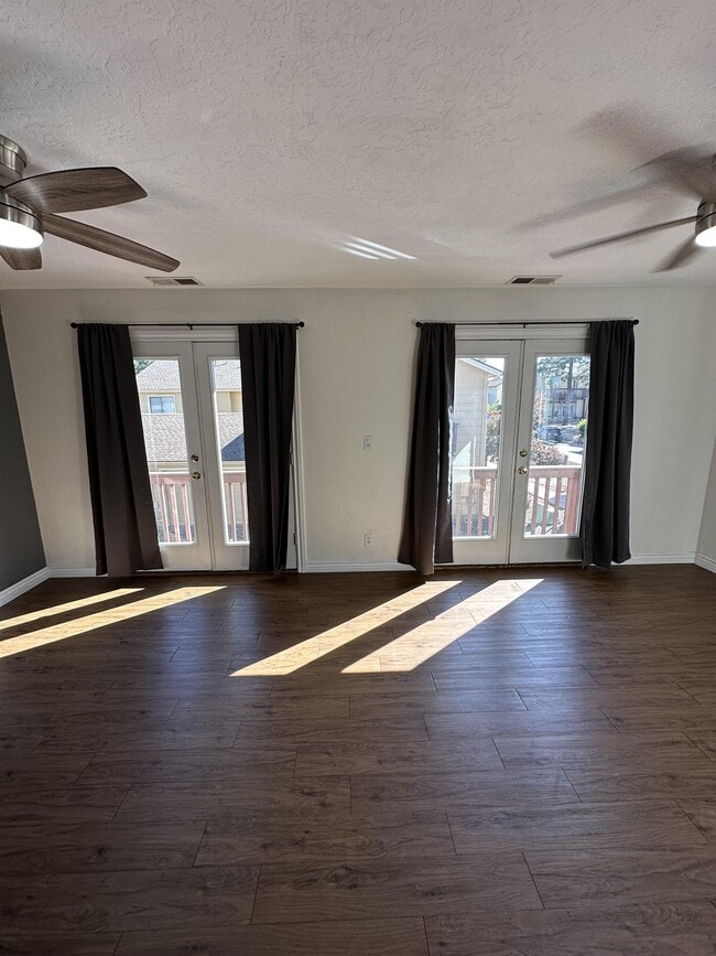 Photo - 1405 E MacKenzie Dr