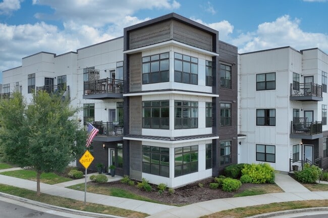 Building Photo - 1638 54th Ave N Unit 104 Rental