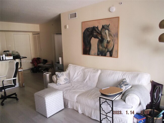 Photo - 18800 NE 29th Ave Unidad 619