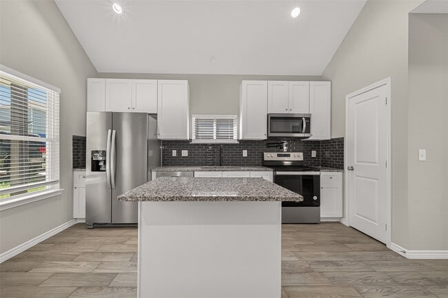 Photo - 352 Westchase St