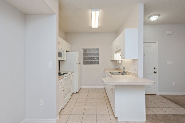 First Floor Oaks Unit! - First Floor Oaks Unit! Unit 135