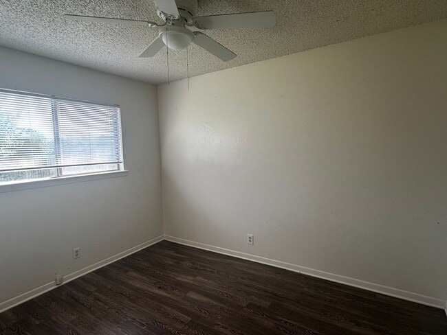 Photo - Lockwood Properties4 (900 Sahara Ave) Unit B