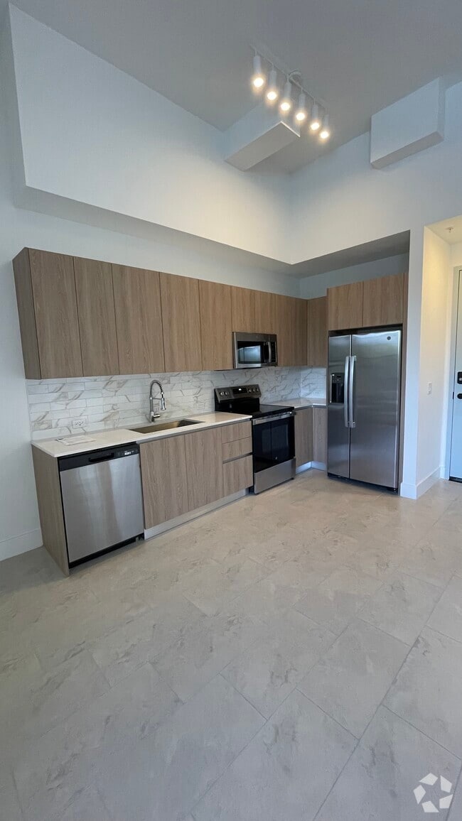 Building Photo - 2502 NE 182nd Ter Unit A1 Rental