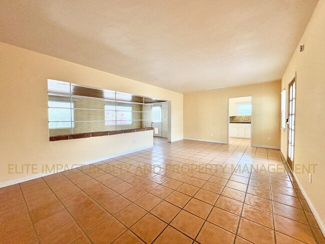 Photo - 1723 N Desmond Ln