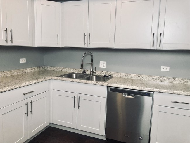 Photo - 5735 S Calumet Ave
