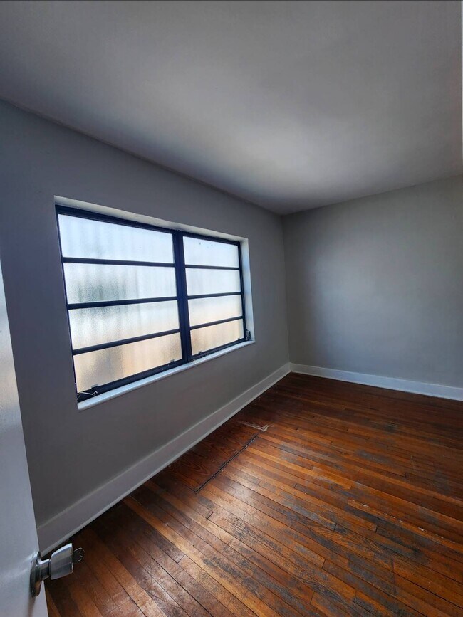 Photo - 2369 SW 17th St