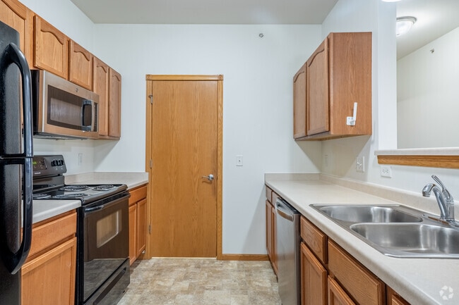 2BR, 2BA - 1,200SF - Kitchen - Stratford Place Luxury Apartments