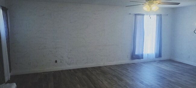 Photo - 3 Bed 2 Bath Home!