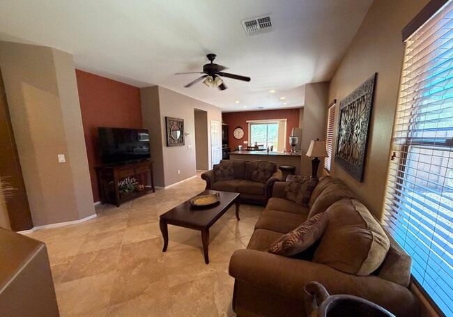 2312 N Hudson Dr