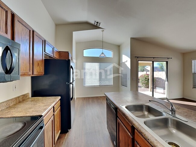 Photo - 15827 W Monroe St