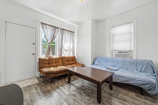 Photo - 101 N Brighton Ave Unidad B