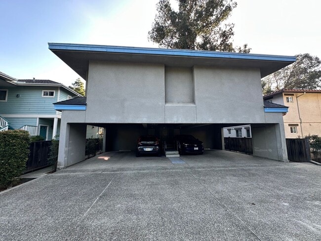 Building Photo - 651 Brizzolara #2