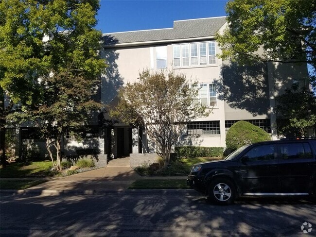 Building Photo - 4104 N Hall St Rental