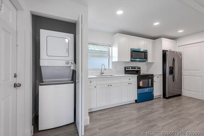 Photo - 3018 SE Iris St