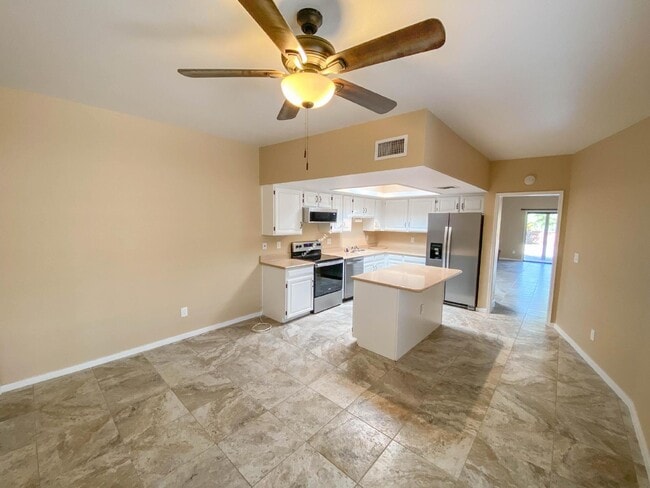 Photo - "Charming 2-Bed, 2-Bath Townhouse with Cozy Fireplace in Tucson's Scenic Sunrise Territory neighb...