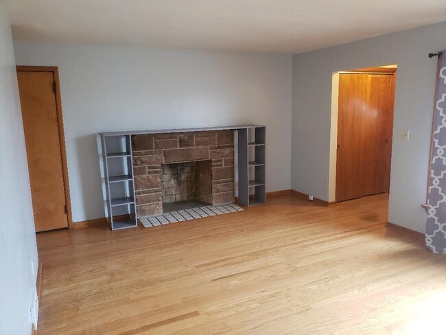 Photo - 515 Valleyview Ave NW