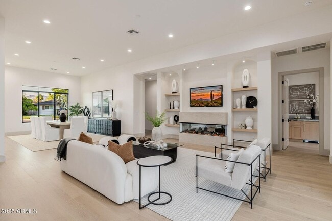 Photo - 3301 E Elm St