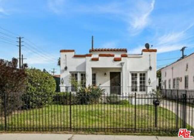 Photo - 1034 N Kenmore Ave House