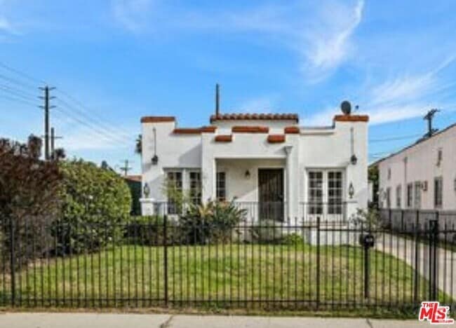 Building Photo - 1034 N Kenmore Ave Rental