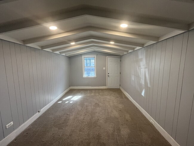 Photo - 1077 Main St