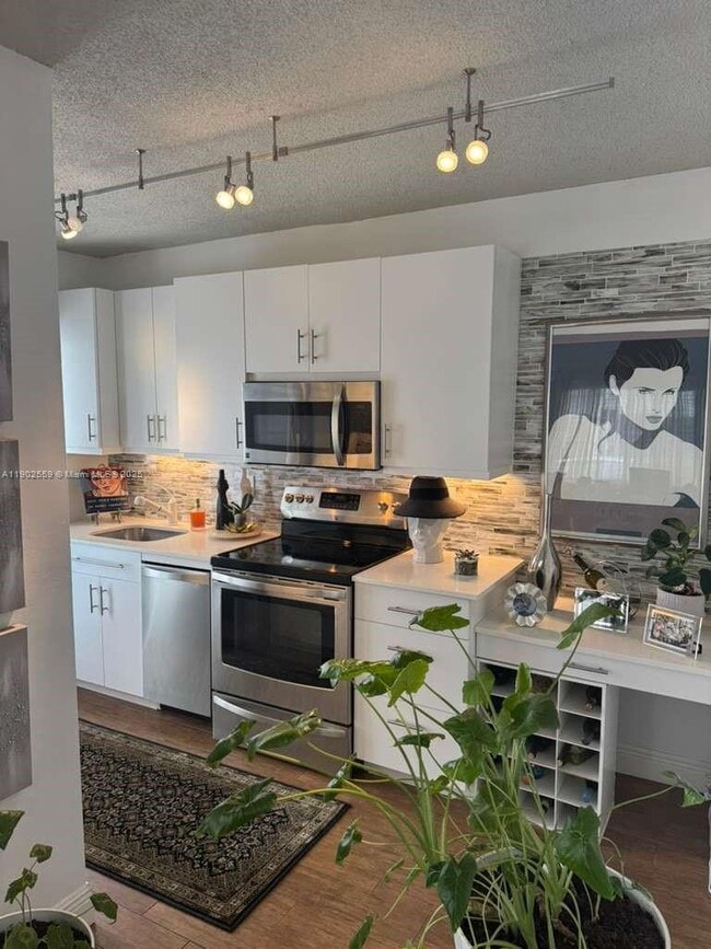 Photo - 1650 N Riverside Dr Unit 1