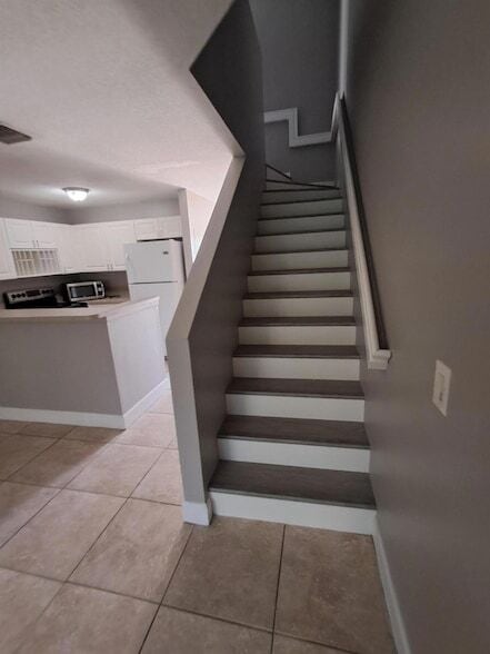 Photo - 2702 Lakeview Dr W