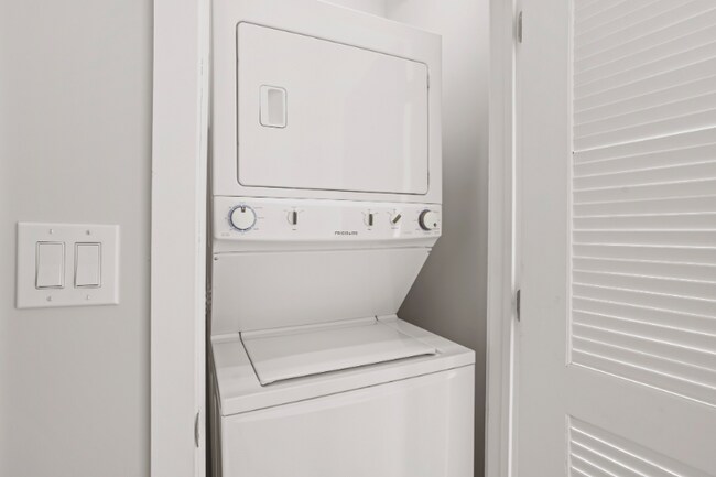 Photo - 724 W Adams St