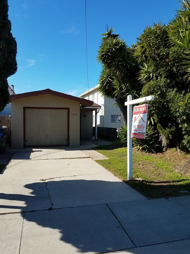 Building Photo - 3-Bed, 1.5-Bath House w/1-Car Garage, Close to Commissary