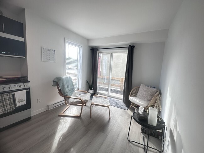 Photo - 995 England Ave